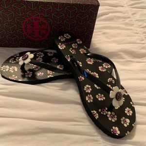 NEW Tory Burch Flower Flip Flop (size 6) w/box